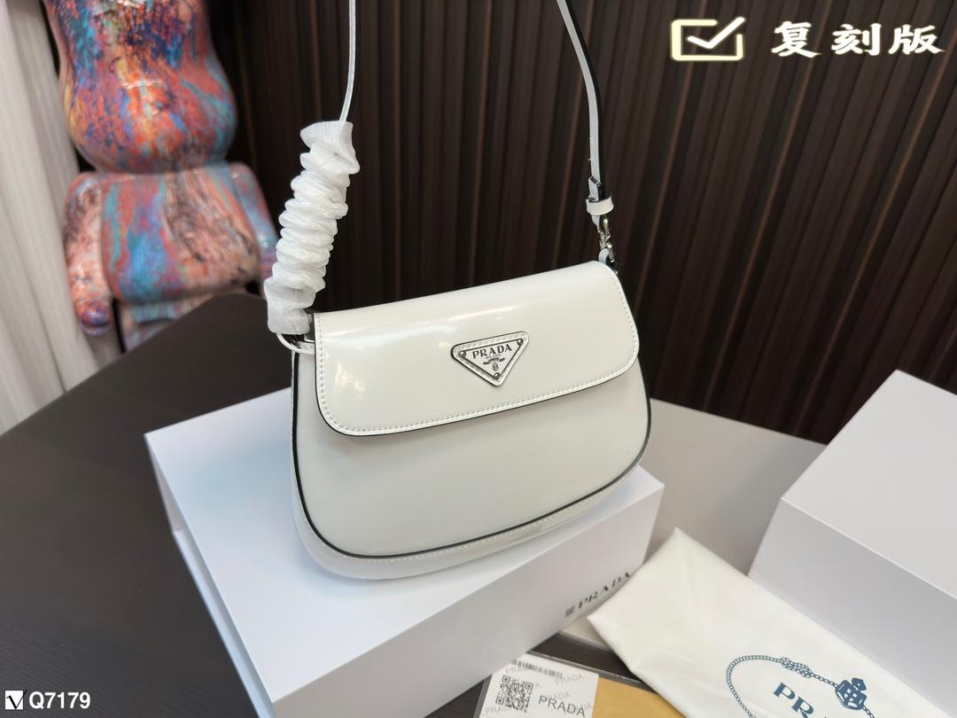 Replica Prada Bag 17x22cm
